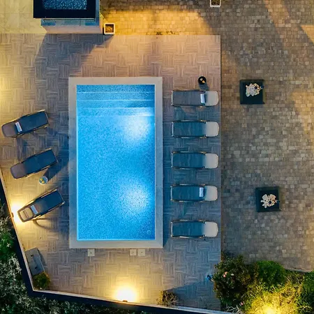 Sea Gem - Beachfront With Heated Pool, Вилла Привлака