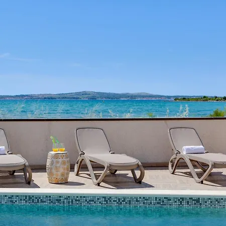 Вилла Sea Gem - Beachfront With Heated Pool, *